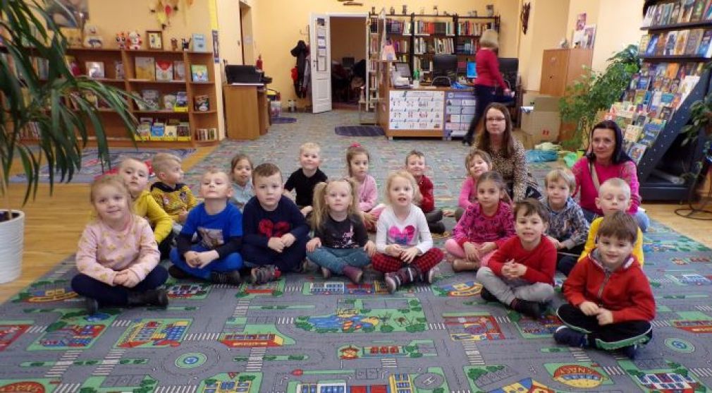 Góra śmieci w bibliotece