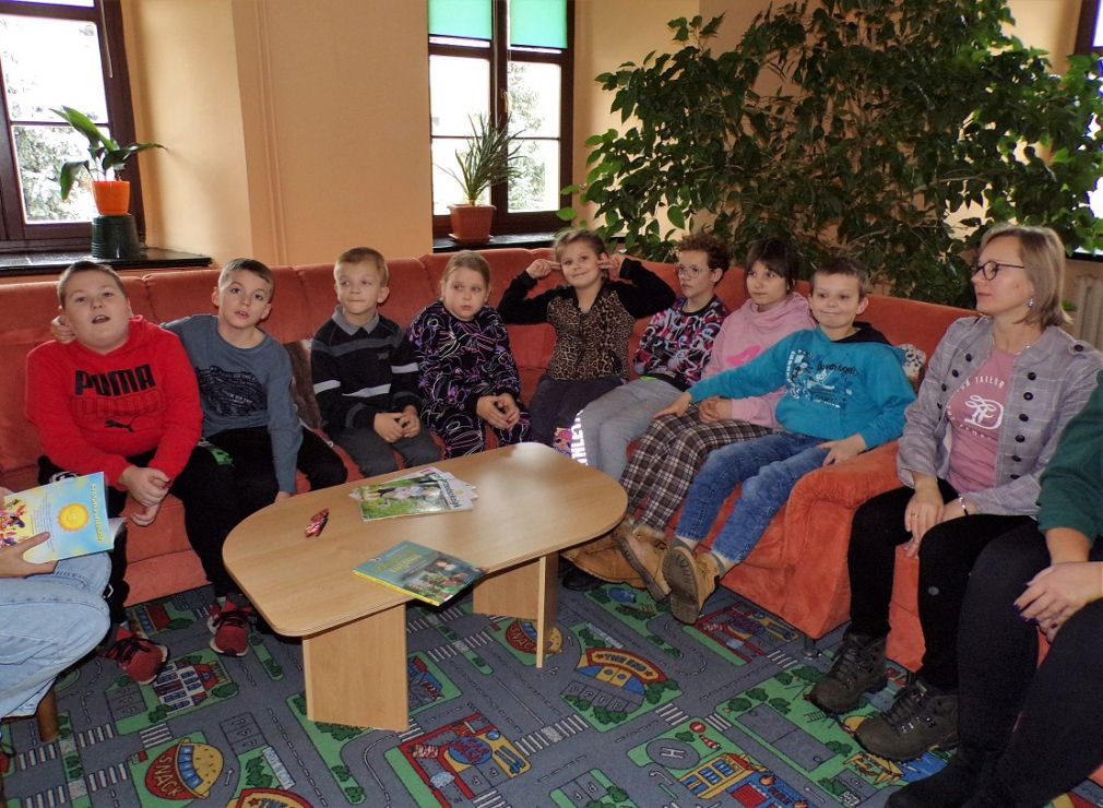 Uczniowie z SOSW czytają utwory Marii Konopnickiej