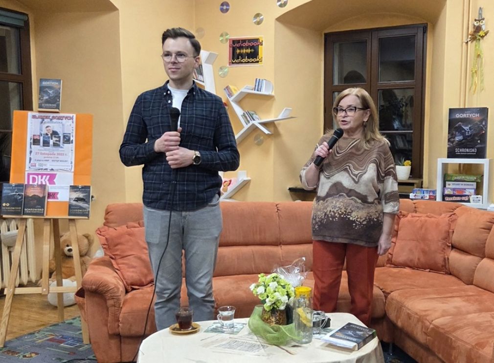 Sławek Gortych w gubińskiej bibliotece